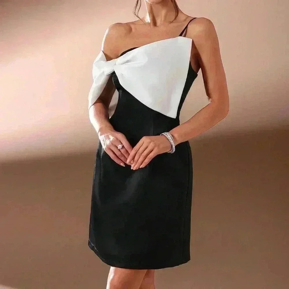 Black Elegant Women's Short Party Dress With Color Block Design & Bow Decor - Picture 5 of 7